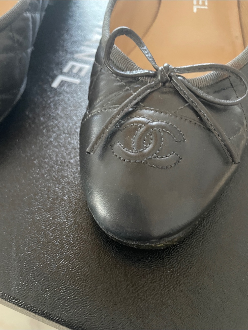 CHANEL Black Quilted Leather Ballet Flats with Bow and CC Emblem - Picture 2 of 7